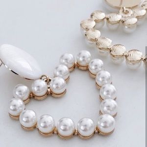 Pearl heart earrings 🤍